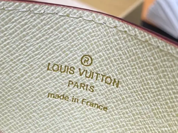LOUIS VUITTON HOLDER-11*7*0.5cm CARD 0620